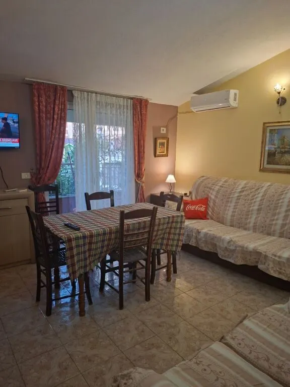 Apartament 2+1 me qera në Kristal Center, Tiranë, 130 m². Foto 1 nga 8