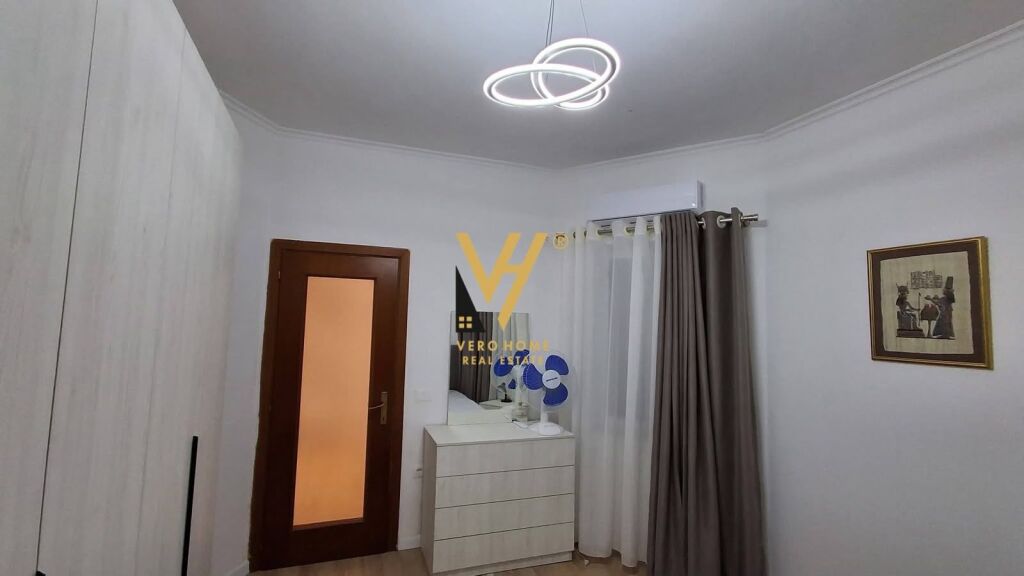 Apartament 1+1 me qera në Rruga e Barrikadave, Tiranë, 55 m². Foto 2 nga 3
