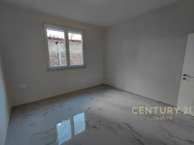 Vilë me qera në Rruga e Elbasanit, Tiranë, 322 m². Foto 5 nga 11
