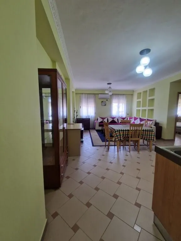 Apartament 1+1 me qera në Rruga e Durrësit, Tiranë, 73 m². Foto 1 nga 5