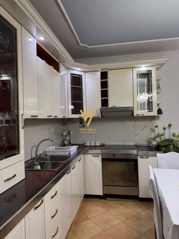 Apartament 2+1 me qera në Rruga Siri Kodra, Tiranë, 100 m². Foto 2 nga 3