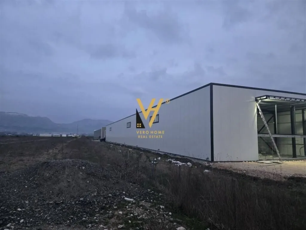 Warehouse for sale in Fushe Preze, Tirana, 600 m². Photo 1 of 2
