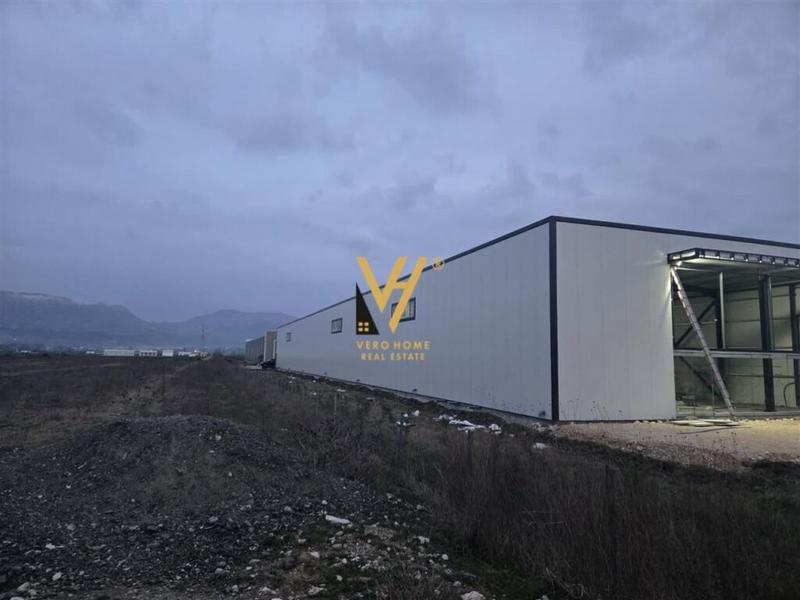 Magazzino in vendita a Budull, Tirana, 600 m²