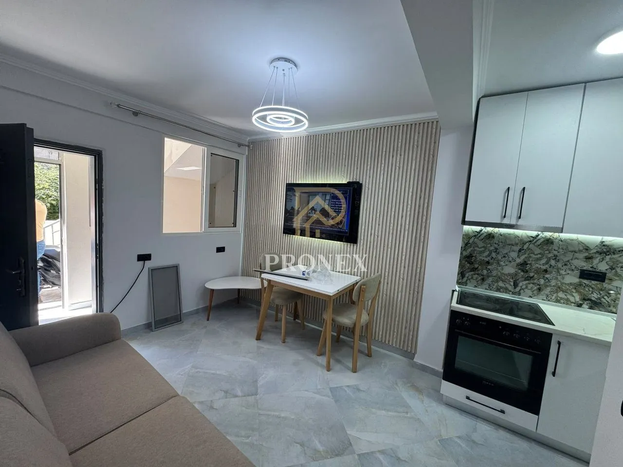 Apartament 1+1 me qera në Bulevardi Zhan D’Ark, Tiranë, 60 m². Foto 1 nga 8