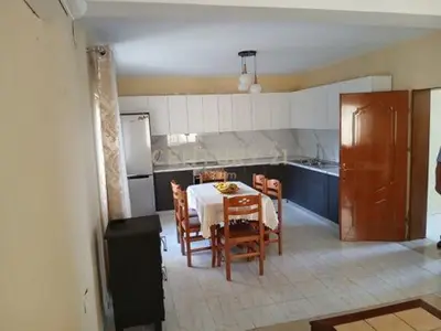 Apartament 1+1 me qera në Spitali Ushtarak, Tiranë, 120 m². Foto 5 nga 6