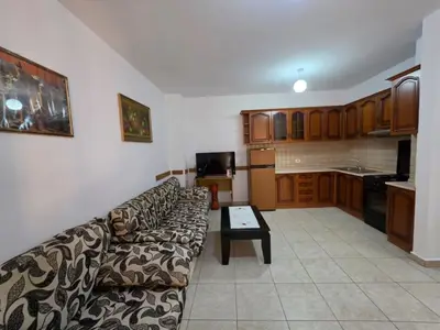 Apartament 1+1 me qera në Bulevardi Zogu I, Tiranë, 70 m². Foto 10 nga 11