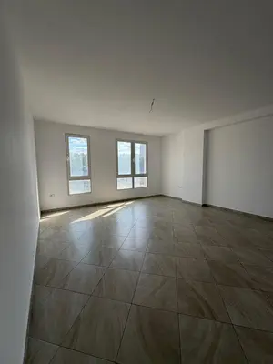 Apartament 1+1 në shitje në Rruga e Kavajës, Tiranë, 71 m². Foto 1 nga 7