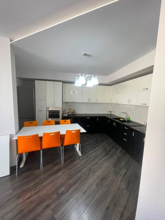 Apartament 2+1 me qera në Astir, Tiranë, 100 m². Foto 2 nga 3