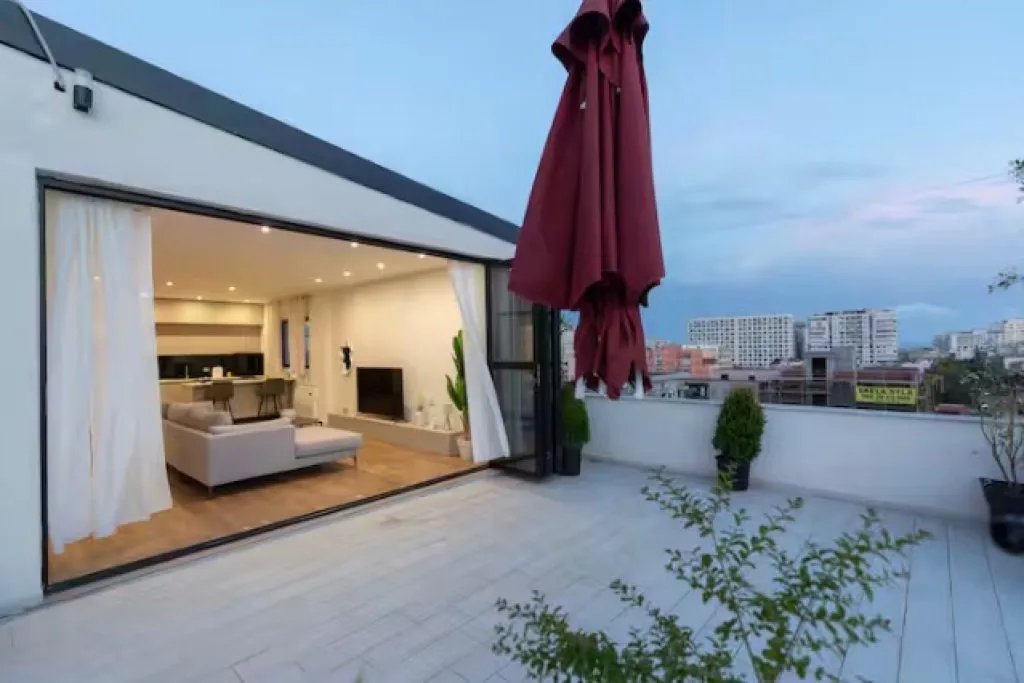 Penthouse me qera në Ish Rajoni i Policisë, Durrës, 200 m². Foto 1 nga 12