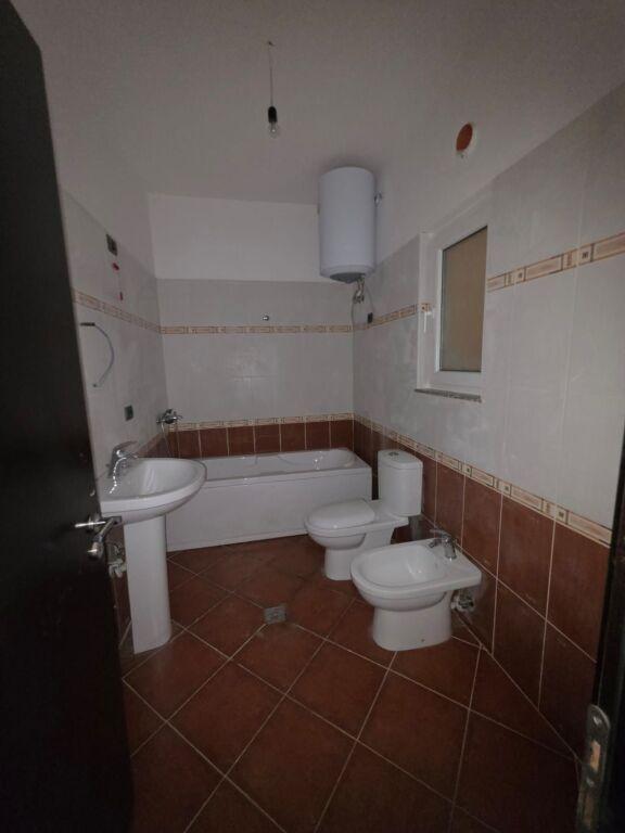 Apartament 3+1 në shitje në Rruga Shtraus, Lezhë, 125 m². Foto 9 nga 9