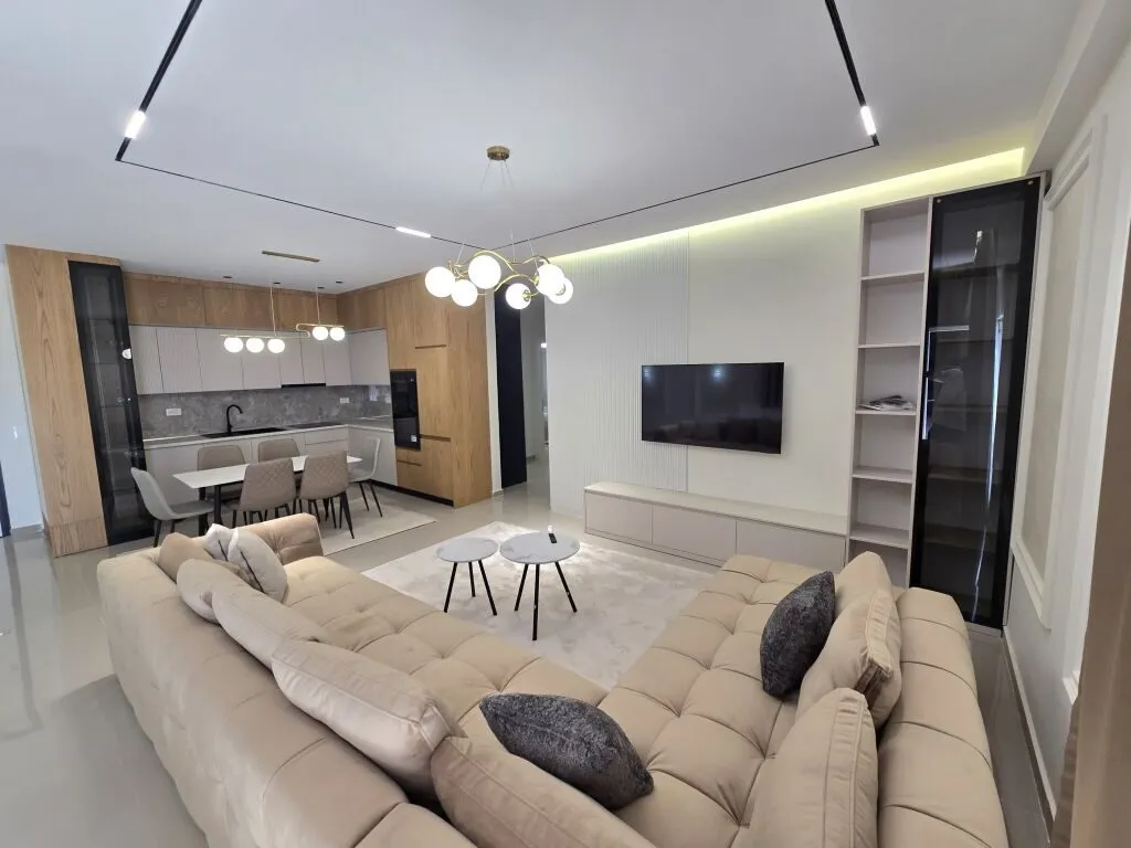 Appartamento 2+1 in affitto a Rruga Panorama e Liqenit, Tirana, 130 m². Foto 1 di 12