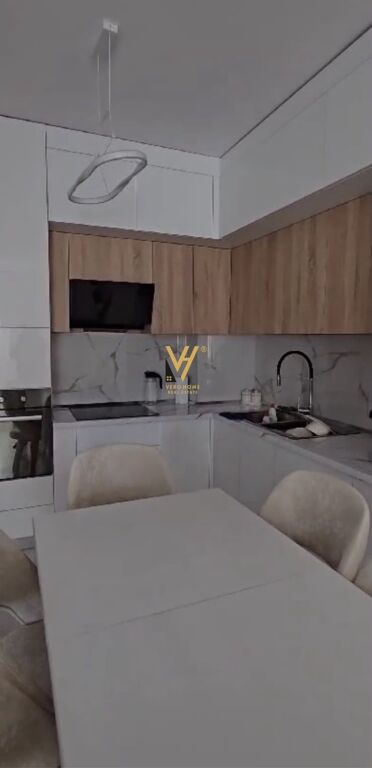 Apartament 2+1 me qera në Golden Park, Tiranë, 100 m². Foto 2 nga 3