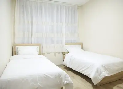 Apartament 2+1 me qera në Urgjenca e Pediatrisë, Tiranë, 120 m². Foto 2 nga 11