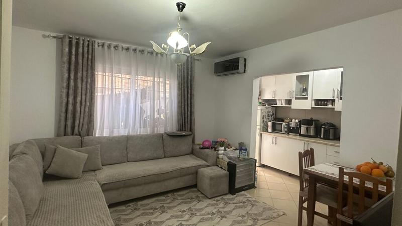 Bar or restaurant for sale in Rruga Ferit Xhajko, Tirana, 54 m²