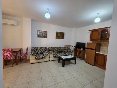 Apartament 1+1 me qera në Bulevardi Zogu I, Tiranë, 70 m². Foto 1 nga 11