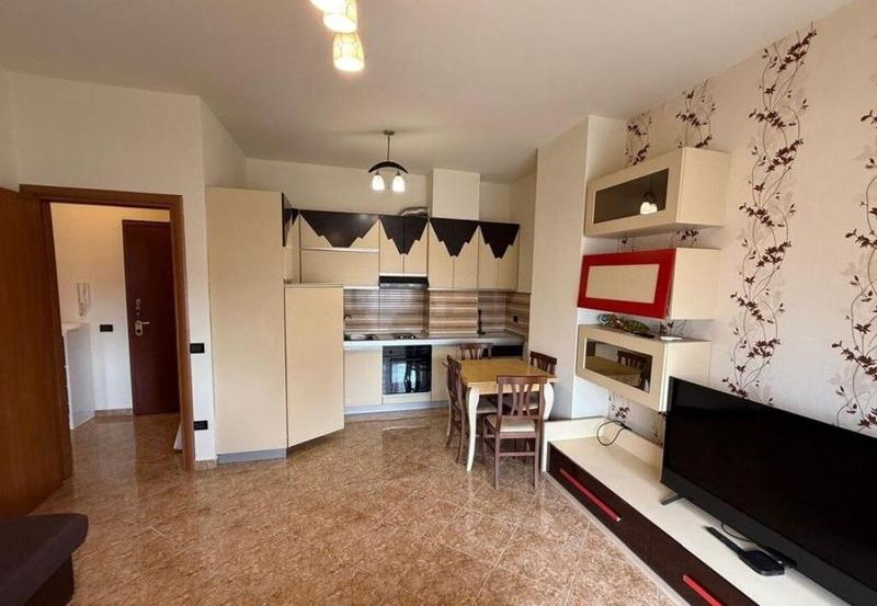 Apartament 1+1 me qera në Pazari i Ri, Tiranë, 70 m²