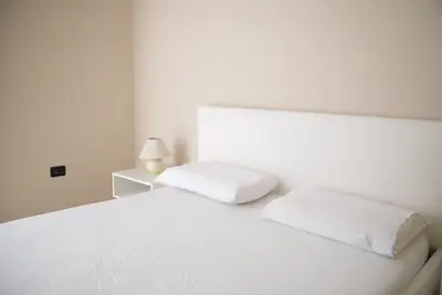 Apartament 2+1 me qera në Blloku, Tiranë, 110 m². Foto 2 nga 7