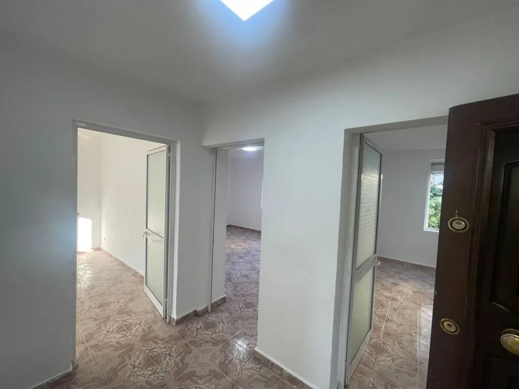 Appartamento 2+1 in affitto a Stacioni i Trenit, Tirana, 75 m². Foto 1 di 6