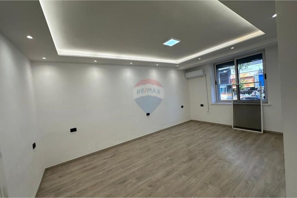 Ufficio in affitto a Sheshi Willson, Tirana, 44 m². Foto 3 di 3