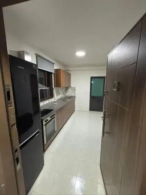 Apartament 1+1 me qera në Pallati me Shigjeta, Tiranë, 75 m². Foto 4 nga 8