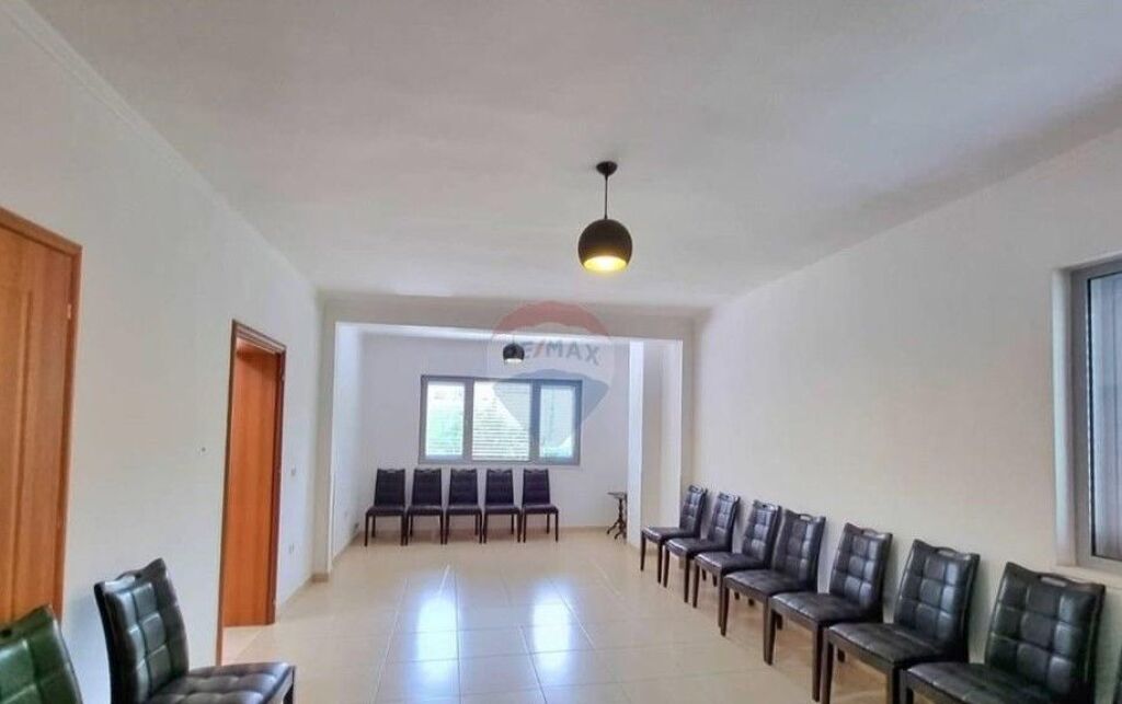 Villa for rent in Rruga e Elbasanit, Tirana, 600 m². Photo 3 of 3