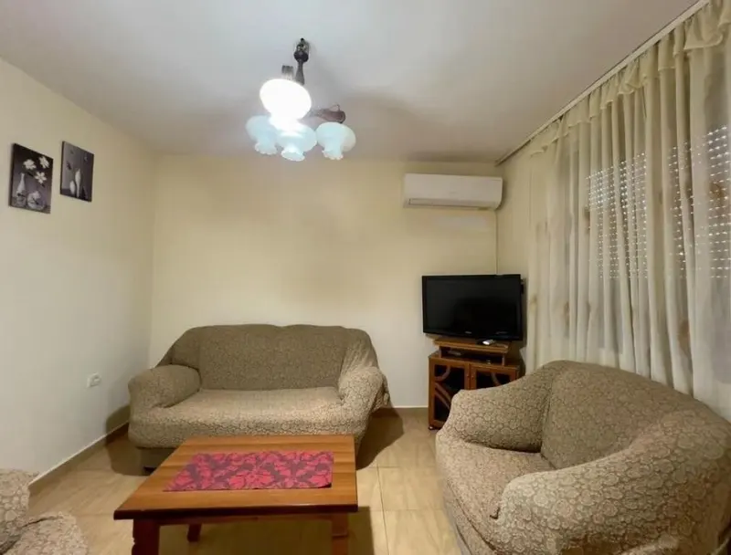 Appartamento 1+1 in affitto a Shkolla Andon Zako Cajupi, Tirana, 60 m²