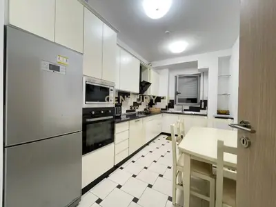 Apartament 2+1 me qera në Rruga e Kavajës, Tiranë, 135 m². Foto 5 nga 9