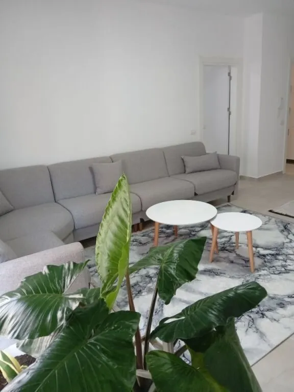 Apartament 2+1 me qera në Rruga Dush Strati, Vlorë, 90 m². Foto 1 nga 8