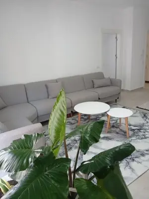 Apartament 2+1 me qera në Rruga Dush Strati, Vlorë, 90 m². Foto 1 nga 8