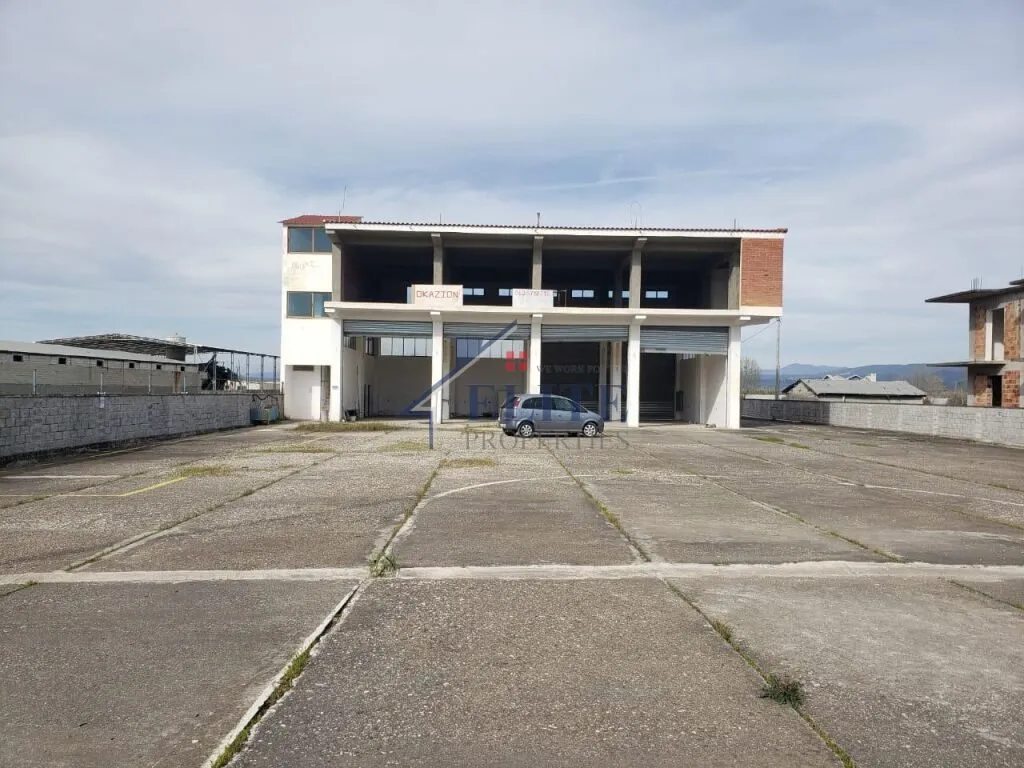 Magazinë në shitje në Berat, Berat, 1 170 m². Foto 1 nga 9