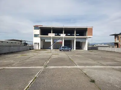 Magazinë në shitje në Berat, Berat, 1 170 m². Foto 1 nga 9