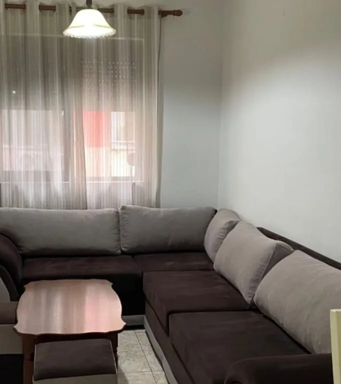 Apartament 1+1 me qera në Rruga Him Kolli, Tiranë, 52 m². Foto 1 nga 3