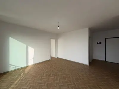 Apartament 1+1 me qera në Farmacia 10, Tiranë, 65 m². Foto 2 nga 7