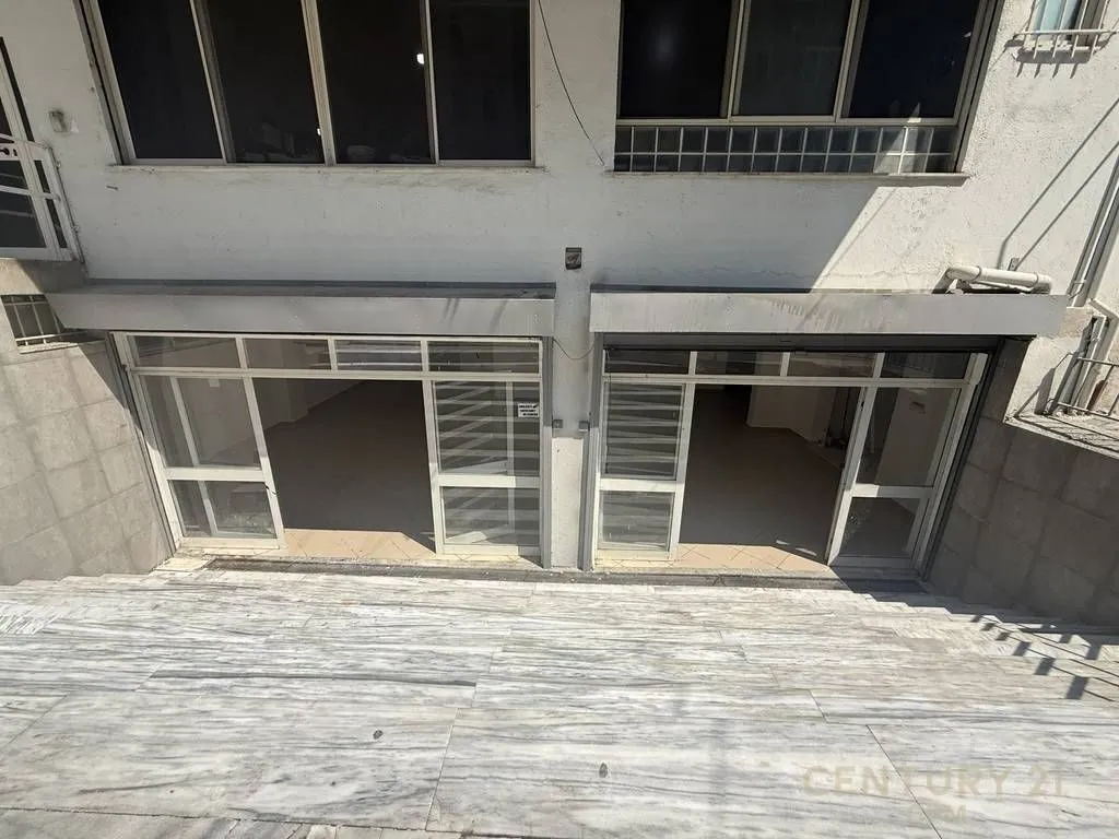 Commercial space for sale in Shkolla e Baletit, Tirana, 306 m². Photo 1 of 8