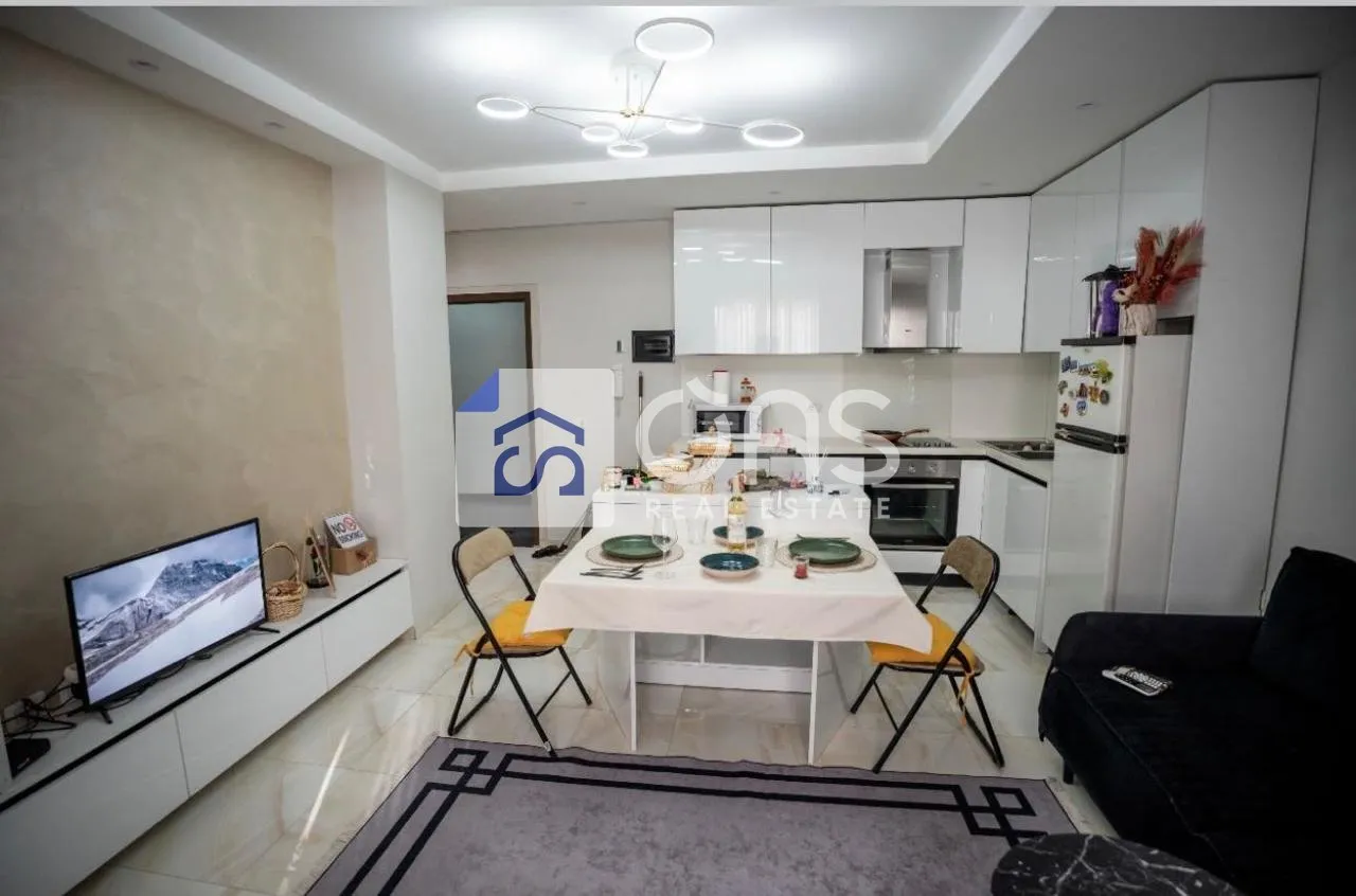 Apartment 1+1 for rent in 21 Dhjetori, Tirana, 60 m². Photo 1 of 5