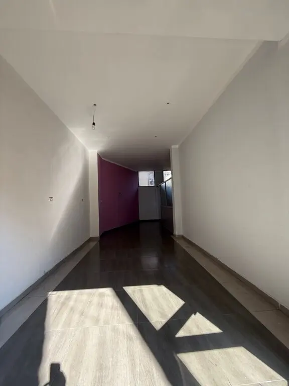 Dyqan me qera në Rruga Jeronim de Rada, Tiranë, 52 m²