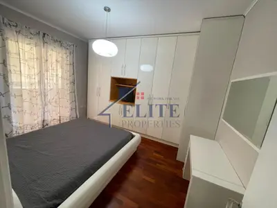 Apartament 1+1 me qera në Pazari i Ri, Tiranë, 60 m². Foto 2 nga 4