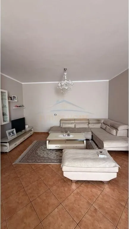 Appartamento 2+1 in affitto a Qendër, Durazzo, 117 m². Foto 1 di 6