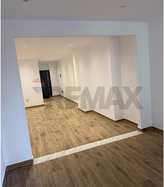 Apartment for sale in Stacioni i Trenit, Tirana, 58 m². Photo 2 of 3