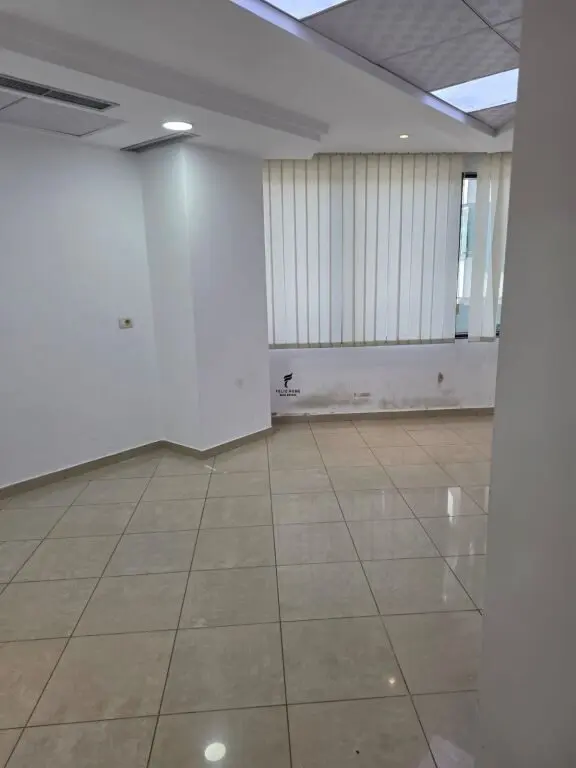Zyrë me qera në Bulevardi Deshmoret e Kombit, Tiranë, 94 m²