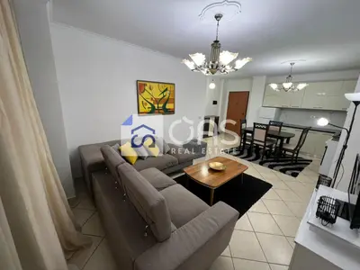 Apartament 2+1 me qera në Komuna e Parisit, Tiranë, 90 m². Foto 1 nga 4
