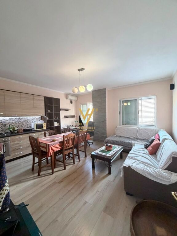 Apartament 2+1 me qera në Fresku, Tiranë, 110 m². Foto 2 nga 3