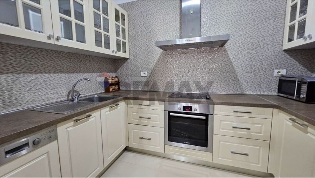 Appartamento in affitto a Sheshi Willson, Tirana, 60 m². Foto 2 di 3