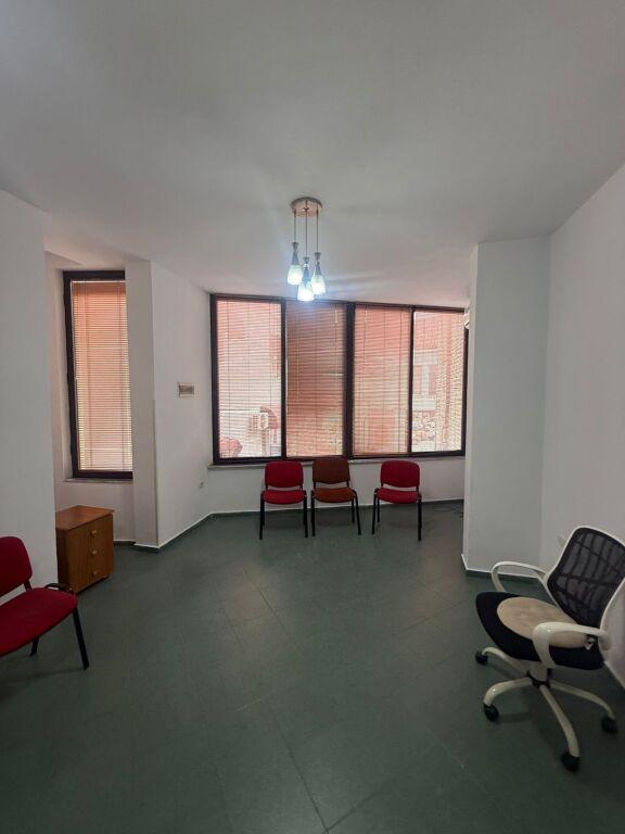 Ufficio in affitto a Tirana, 35 m². Foto 3 di 4