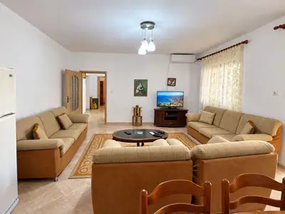 Appartamento 2+1 in affitto a Hipoteka, Tirana, 90 m². Foto 1 di 3