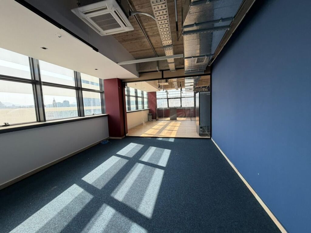 Ufficio in affitto a Sheshi Skënderbej, Tirana, 970 m². Foto 3 di 3