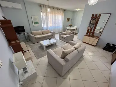 Apartament 2+1 në shitje në Rruga e Barrikadave, Tiranë, 110 m². Foto 1 nga 10