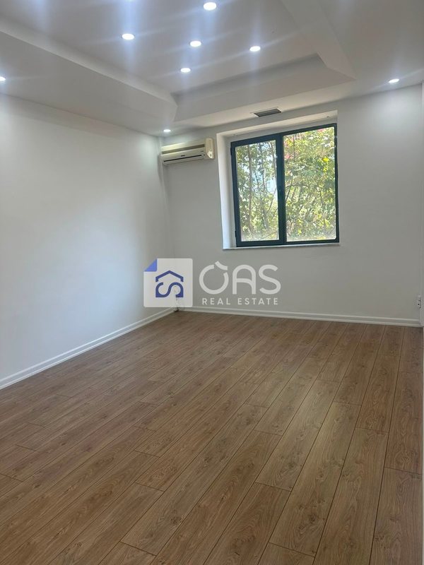 Ambient biznesi me qera në Bulevardi Zogu I, Tiranë, 120 m²