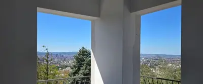 Apartament 2+1 në shitje në Linzë, Tiranë, 120 m². Foto 1 nga 7