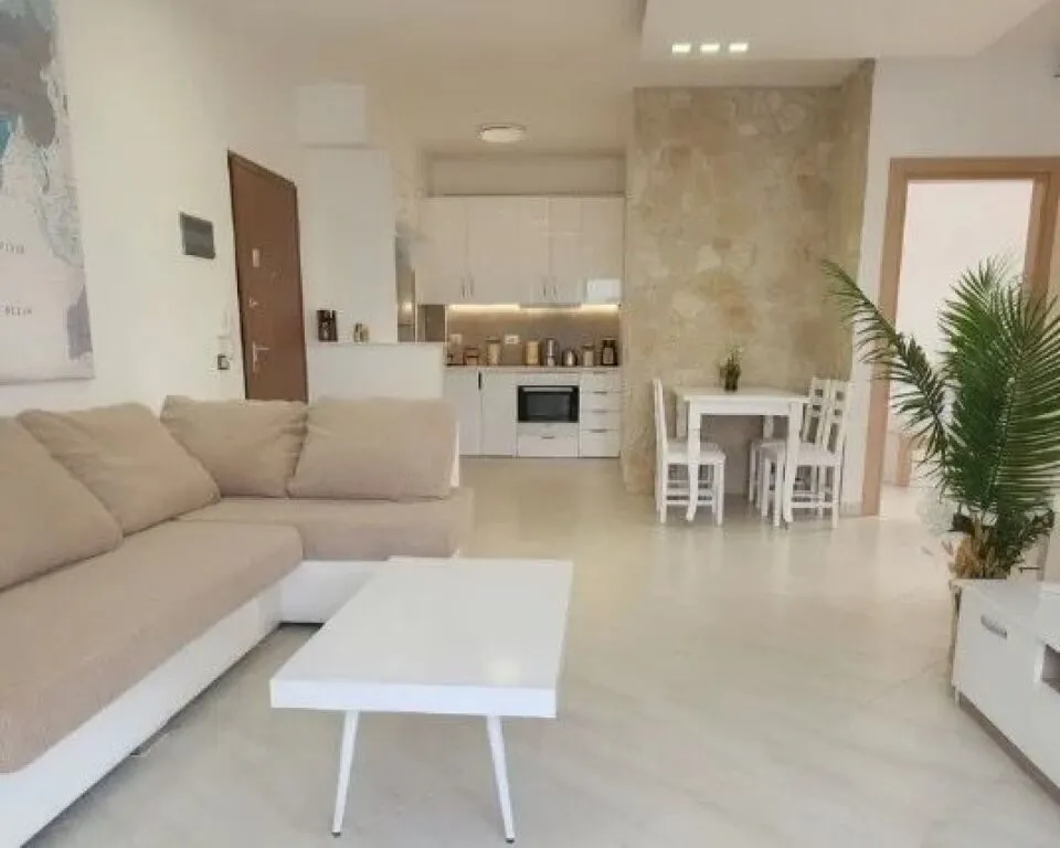 Apartment 3+1 for rent in Liqeni i Thatë, Tirana, 100 m². Photo 1 of 3